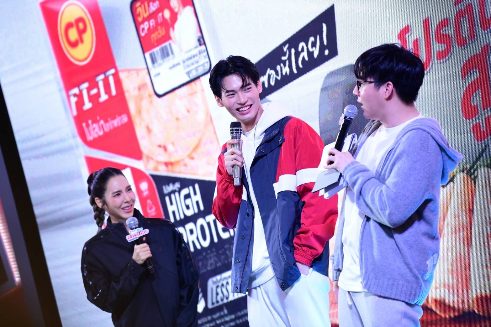 กรี๊ดสนั่น... 'CP FI-IT x JOOX' ครีเอท Playlist สุดฮิต! ชวนเปิดฟลอร์กับ 'เบเบ้-ธัญย์ชนก - วิน-เมธวิน' พรีเซนเตอร์สายเฮลตี้ สู่ปาร์ตี้ที่ฟิตที่สุดในไทย กรี๊ดสนั่น... 'CP FI-IT x JOOX' ครีเอท Playlist สุดฮิต! ชวนเปิดฟลอร์กับ 'เบเบ้-ธัญย์ชนก - วิน-เมธวิน' พรีเซนเตอร์สายเฮลตี้ สู่ปาร์ตี้ที่ฟิตที่สุดในไทย