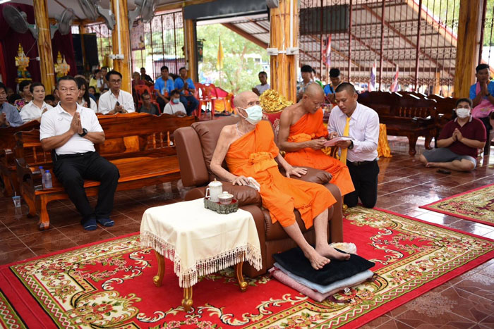 คลื่นศรัทธาท่วมวัดหนองจอก! ฉลองอายุวัฒน์ 97 ปี 'หลวงปู่นวล' คลื่นศรัทธาท่วมวัดหนองจอก! ฉลองอายุวัฒน์ 97 ปี 'หลวงปู่นวล'