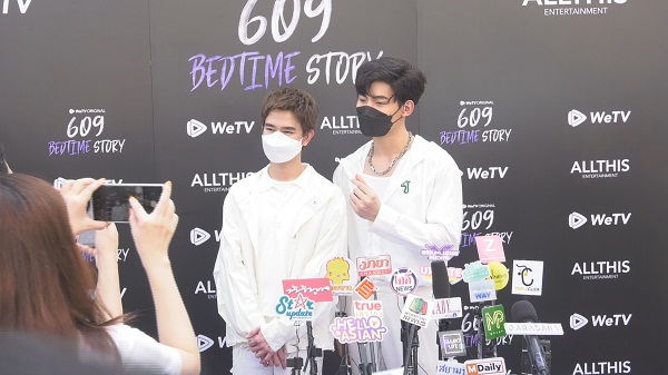 แฟนคลับเฮรัวๆ “โอห์ม-ฟลุ๊ค” รับงานคู่ต่อเนื่อง    (มีคลิป)