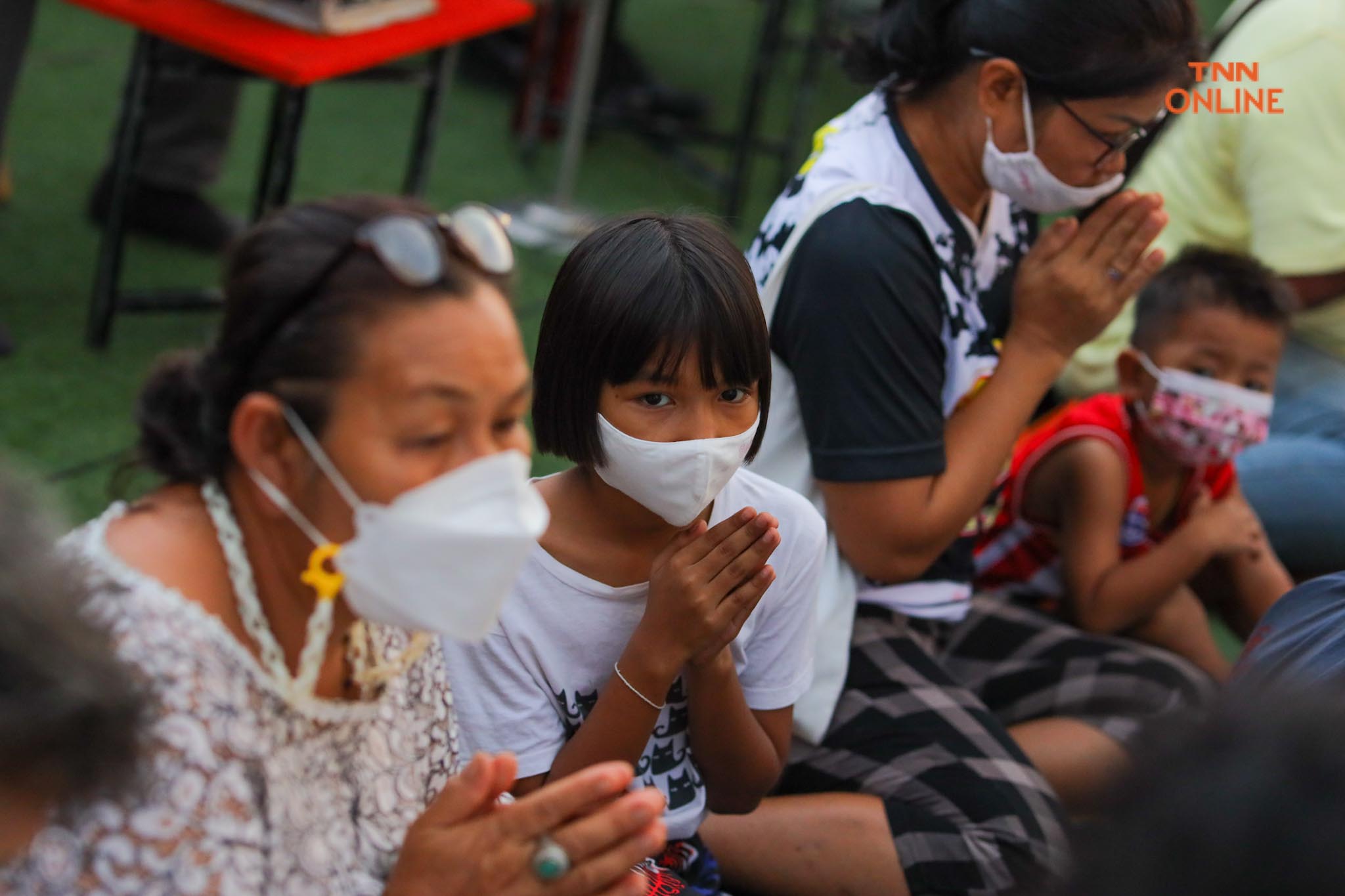 ประชาชนร่วมพิธี “ห่มผ้าแดงภูเขาทอง” ประจำปี 2564 เสริมสิริมงคล