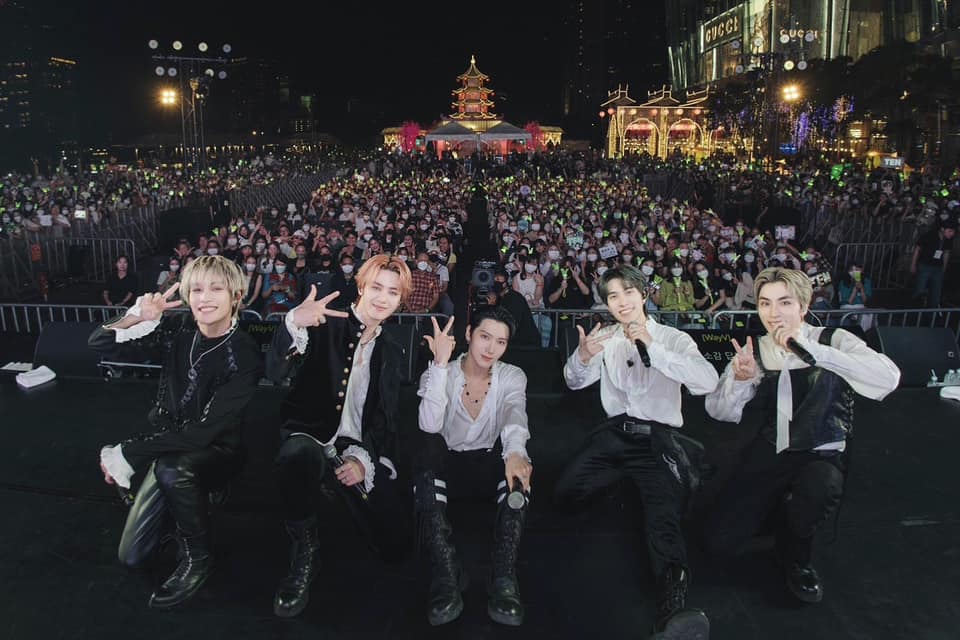 เปิดประวัติ WayV บอยแบนด์ฮอต! โผล่เซอร์ไพรส์ “ร้องข้ามกำแพง” เปิดประวัติ WayV บอยแบนด์ฮอต! โผล่เซอร์ไพรส์ “ร้องข้ามกำแพง”