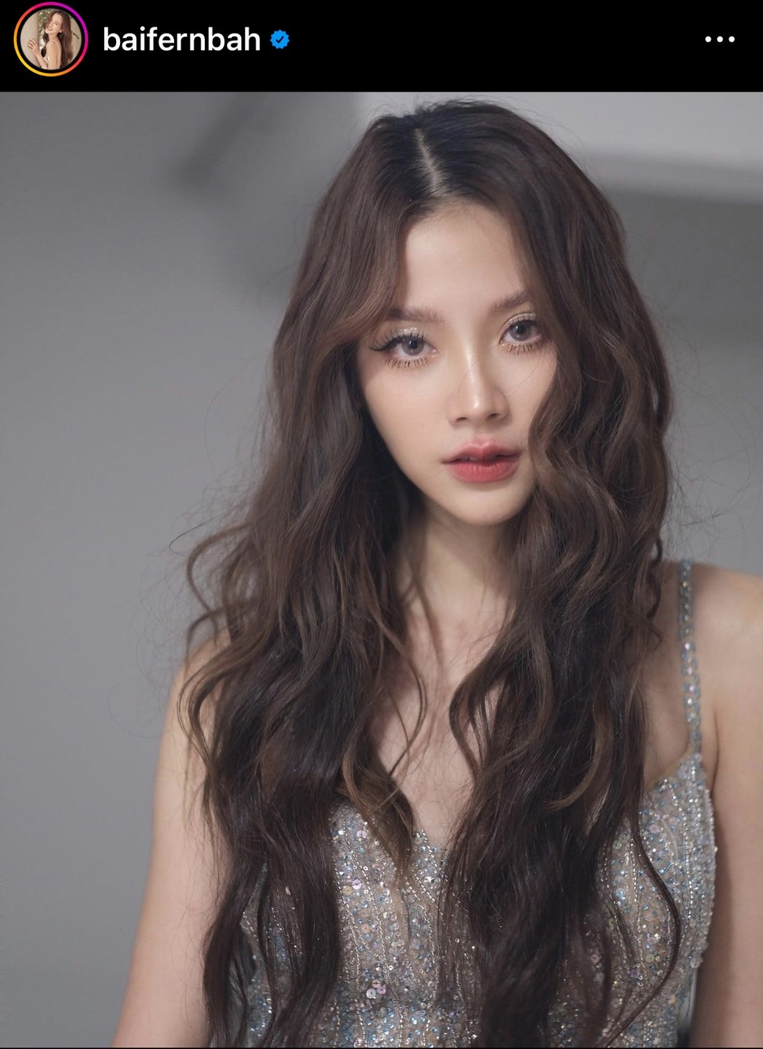 ใบเฟิร์น ยินดีให้เบ้าหน้าเป็นต้นแบบทำสวย ใบเฟิร์น ยินดีให้เบ้าหน้าเป็นต้นแบบทำสวย