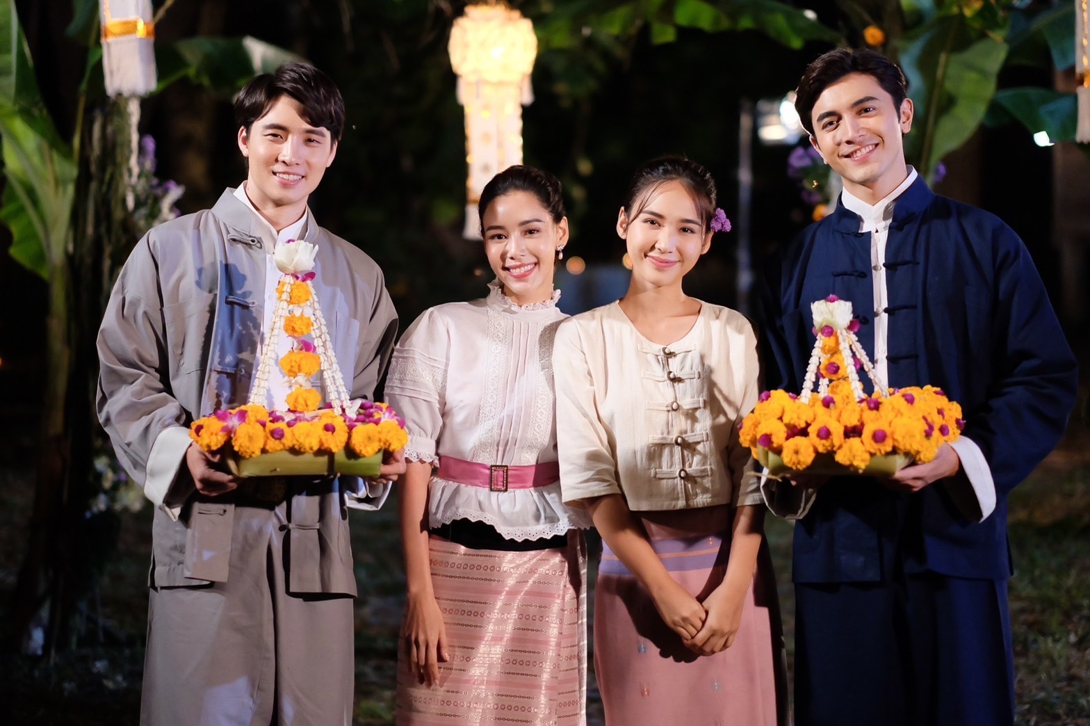 ภณ-ญดา-มีน-ตูน สืบสานประเพณีลอยกระทง ภณ-ญดา-มีน-ตูน สืบสานประเพณีลอยกระทง