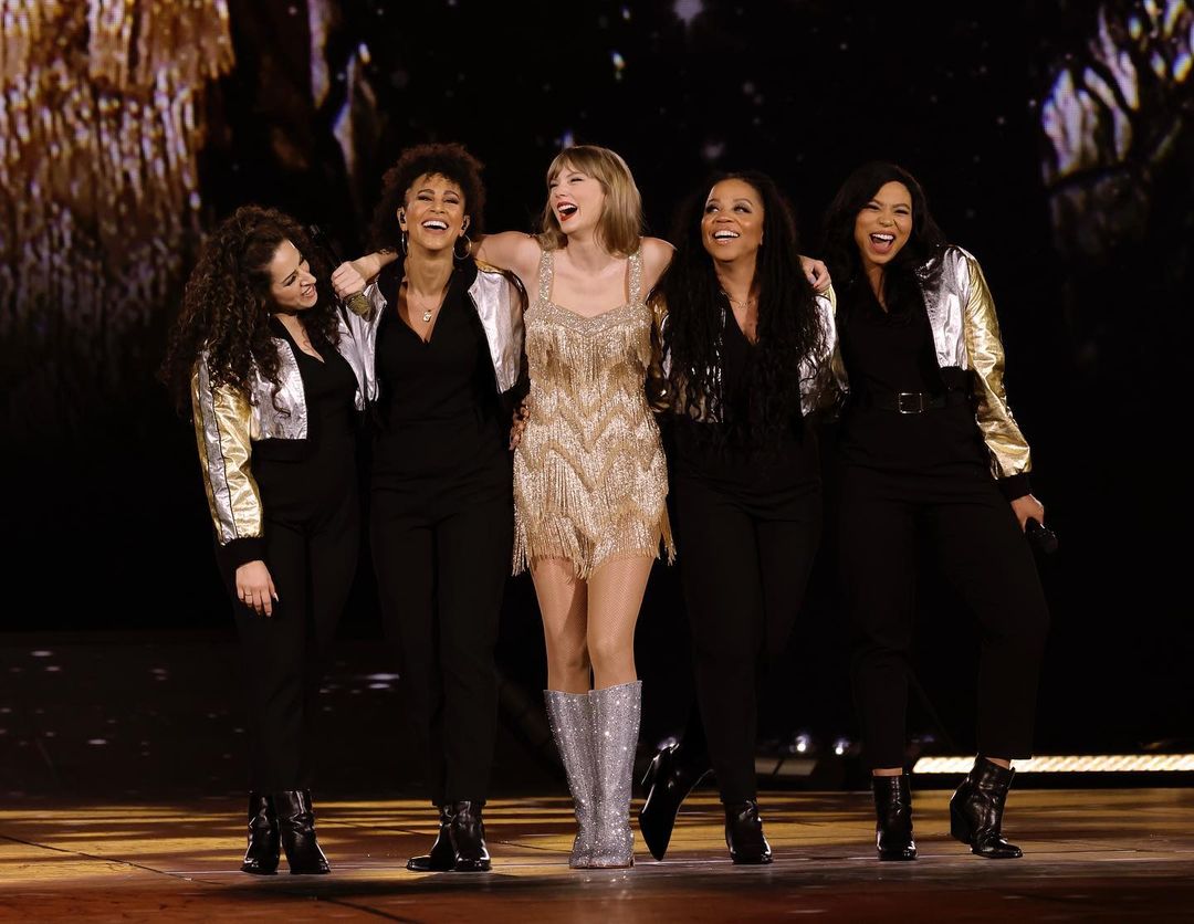 “Taylor Swift” เล่นใหญ่ในรอบ 5 ปี โชว์ดำน้ำกลางเวทีคอนเสิร์ต ‘The Eras Tour’ “Taylor Swift” เล่นใหญ่ในรอบ 5 ปี โชว์ดำน้ำกลางเวทีคอนเสิร์ต ‘The Eras Tour’
