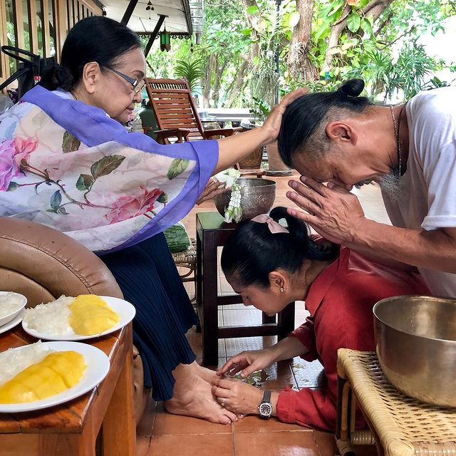 แดง ธัญญา เศร้า! สูญเสียคุณแม่ ครอบครัวประกอบพิธีทางศาสนาอิสลามเรียบร้อยแล้ว แดง ธัญญา เศร้า! สูญเสียคุณแม่ ครอบครัวประกอบพิธีทางศาสนาอิสลามเรียบร้อยแล้ว