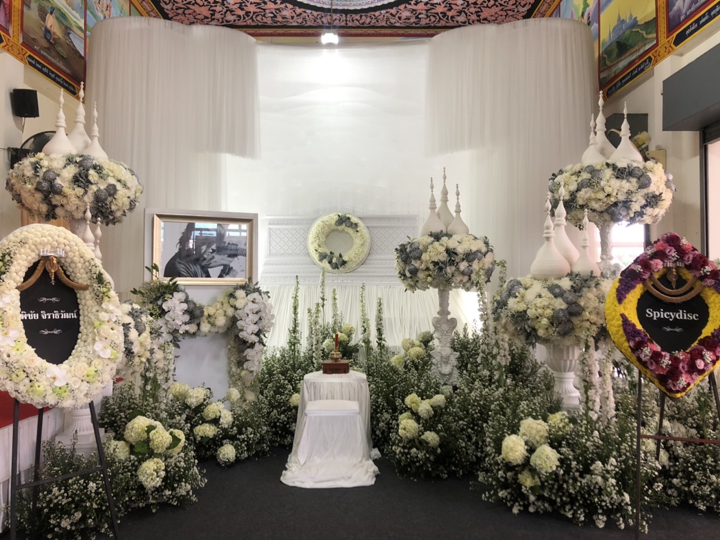 วงการดนตรีร่วมสวดอภิธรรม โต้ง มณเฑียร ณ วัดลาดบัวขาว (ราชโยธา) วงการดนตรีร่วมสวดอภิธรรม โต้ง มณเฑียร ณ วัดลาดบัวขาว (ราชโยธา)