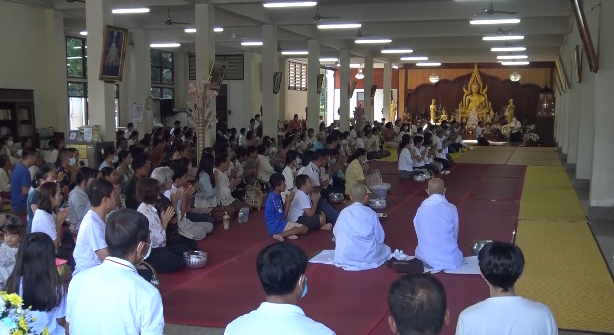 วันออกพรรษา 2566 พุทธศาสนิกชนทั่วไทยร่วมสืบสานประเพณี ทำบุญตักบาตรวันพระใหญ่