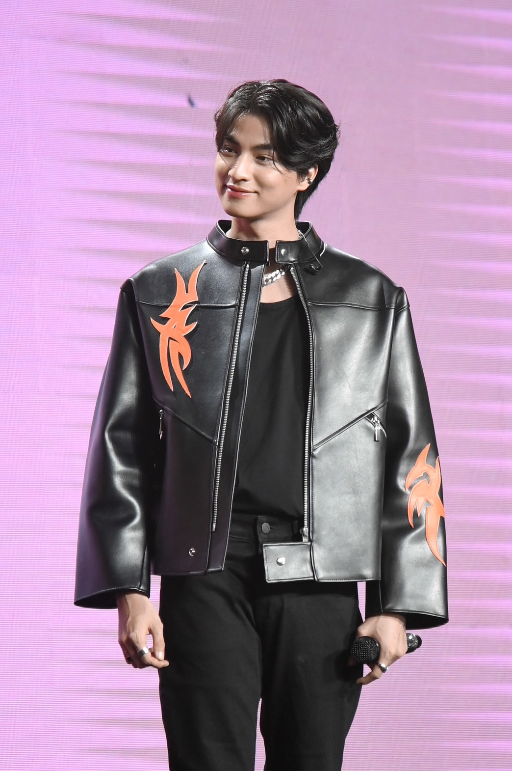 กลัฟ คณาวุฒิ จัดเต็มแฟนมีตติ้งที่เวียดนาม สร้างรอยยิ้มให้แฟนคลับกว่า 1500 ชีวิต 