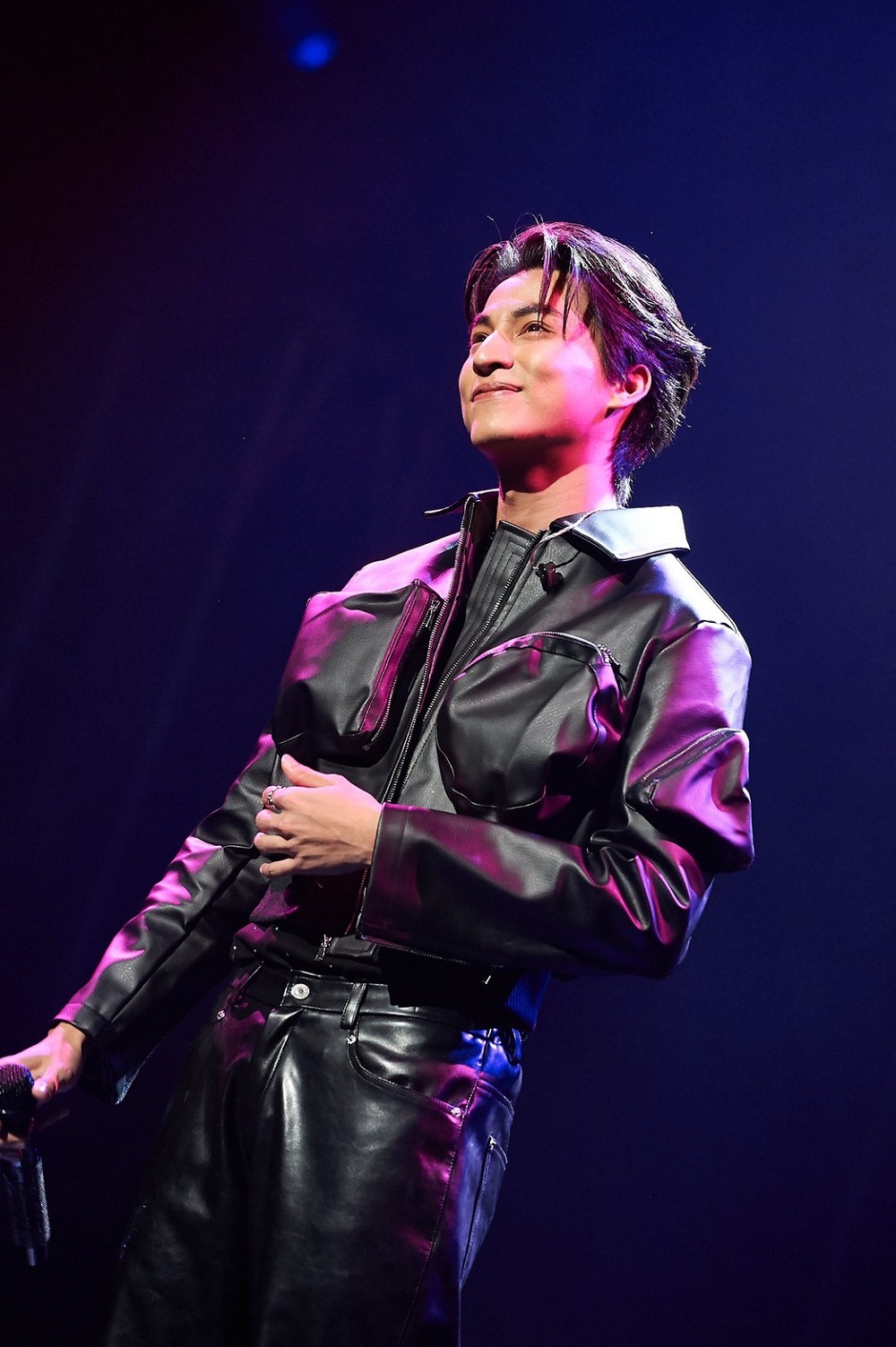นักแสดงสุดฮอต กลัฟ  ประทับใจงานแฟนมีตติ้งถึงขั้นน้ำตาไหล เมื่อเห็นแฟนคลับร้องเพลงเซอร์ไพร์