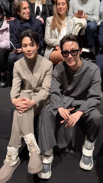 มาย ภาคภูมิ-เจมส์จิ-จีมิน-เจโฮป!! ร่วมชมแฟชั่นโชว์แบรนด์ Dior ที่ปารีสแฟชั่นวีค มาย ภาคภูมิ-เจมส์จิ-จีมิน-เจโฮป!! ร่วมชมแฟชั่นโชว์แบรนด์ Dior ที่ปารีสแฟชั่นวีค