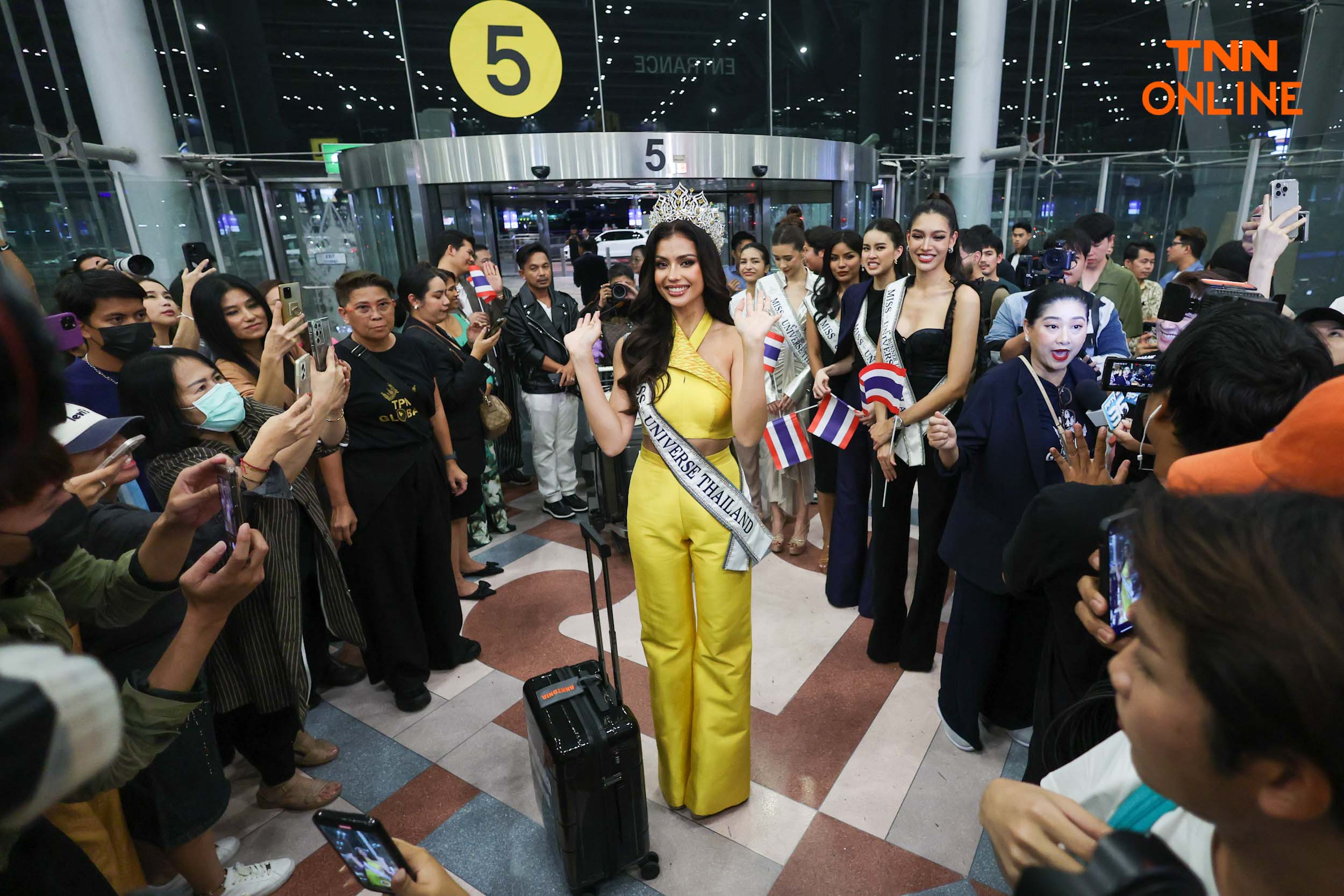 สนามบินแทบแตก! แฟนนางงามร่วมส่ง แอนโทเนีย ไปคว้ามง 3 สนามบินแทบแตก! แฟนนางงามร่วมส่ง แอนโทเนีย ไปคว้ามง 3