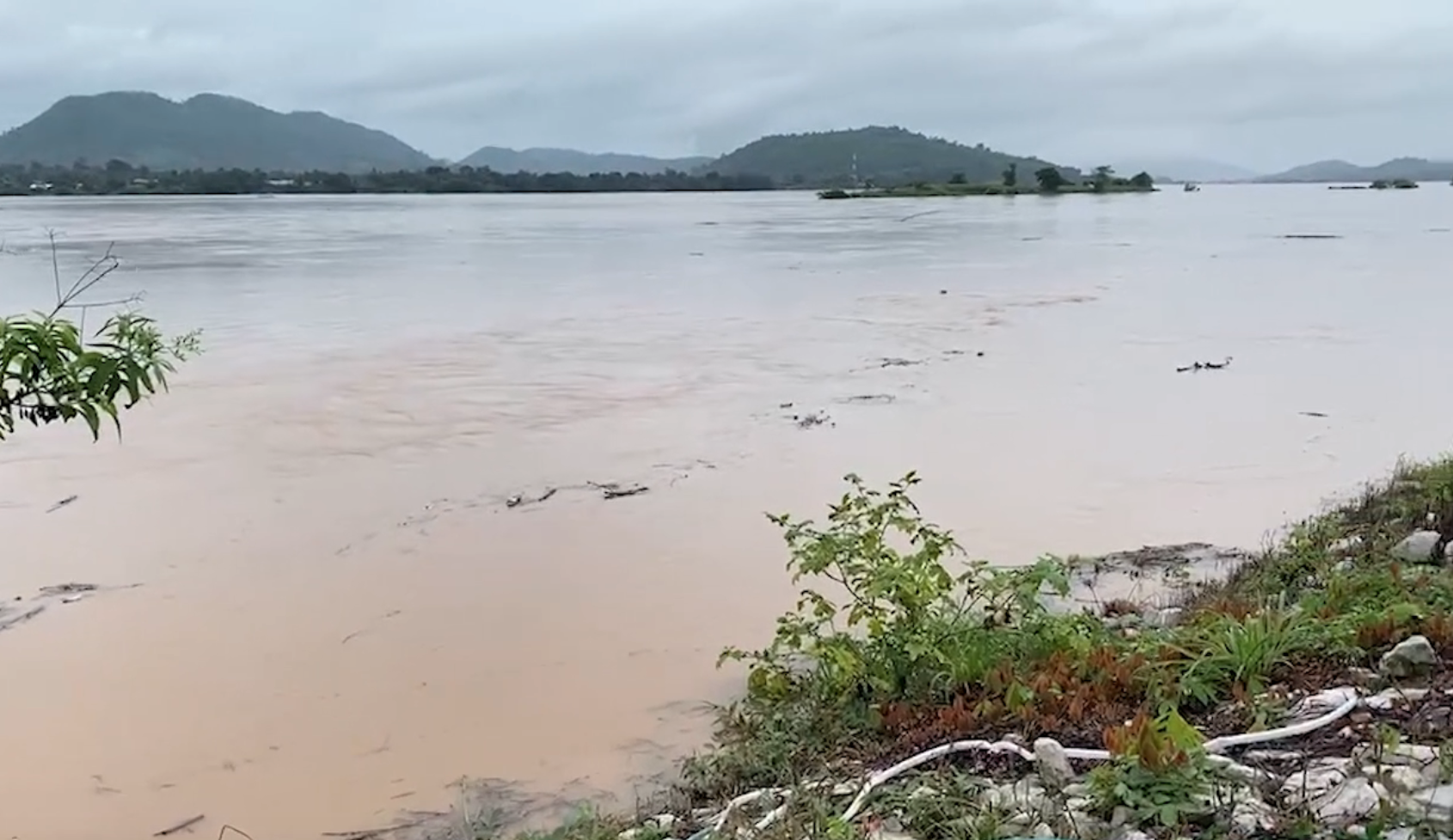 “สถานการณ์แม่น้ำโขงล่าสุด” เลยตือน!น้ำส่อทะลักเชียงคานท่วม 28 หมู่บ้าน “สถานการณ์แม่น้ำโขงล่าสุด” เลยตือน!น้ำส่อทะลักเชียงคานท่วม 28 หมู่บ้าน