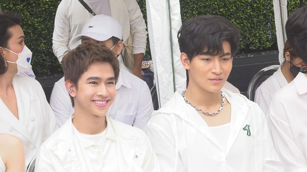แฟนคลับเฮรัวๆ “โอห์ม-ฟลุ๊ค” รับงานคู่ต่อเนื่อง    (มีคลิป)