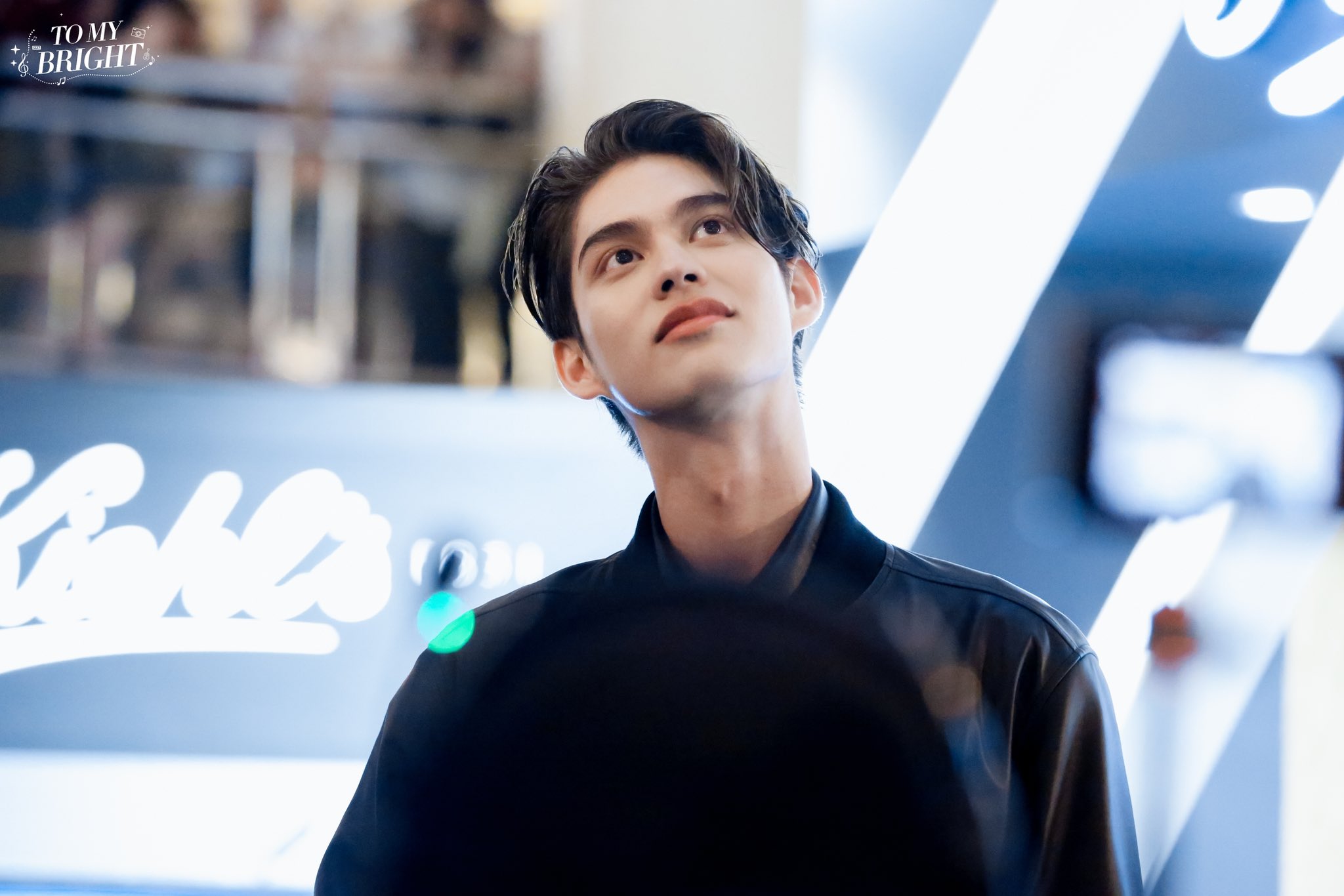 หล่อห้างแตก!! ‘ไบร์ท วชิรวิชญ์’ ลัดฟ้าเสิร์ฟฟินสบตาแฟนๆ ที่มาเลเซีย
