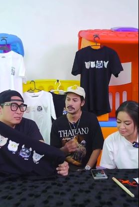 เปิ้ล - เบิร์ด ไลฟ์ขายเสื้อ Mo meaw พร้อมทำเสื้อรุ่นลิมิเต็ด 2 ตัว เพื่อแตงโม  