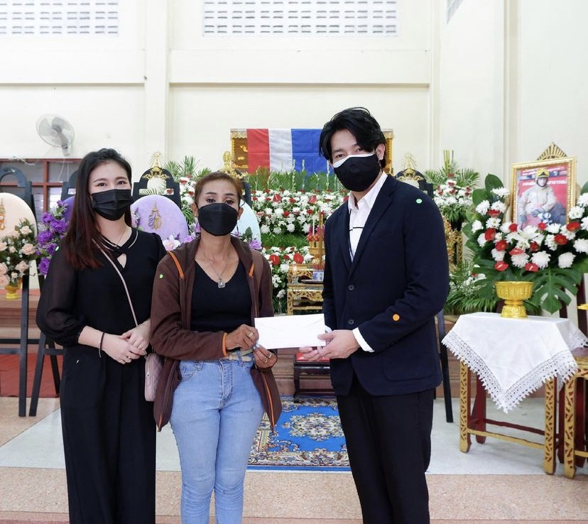 มอบแล้ว 220,000 บาท กระแต อาร์สยาม เยียวยาฮีโร่อาสาดับเพลิง 