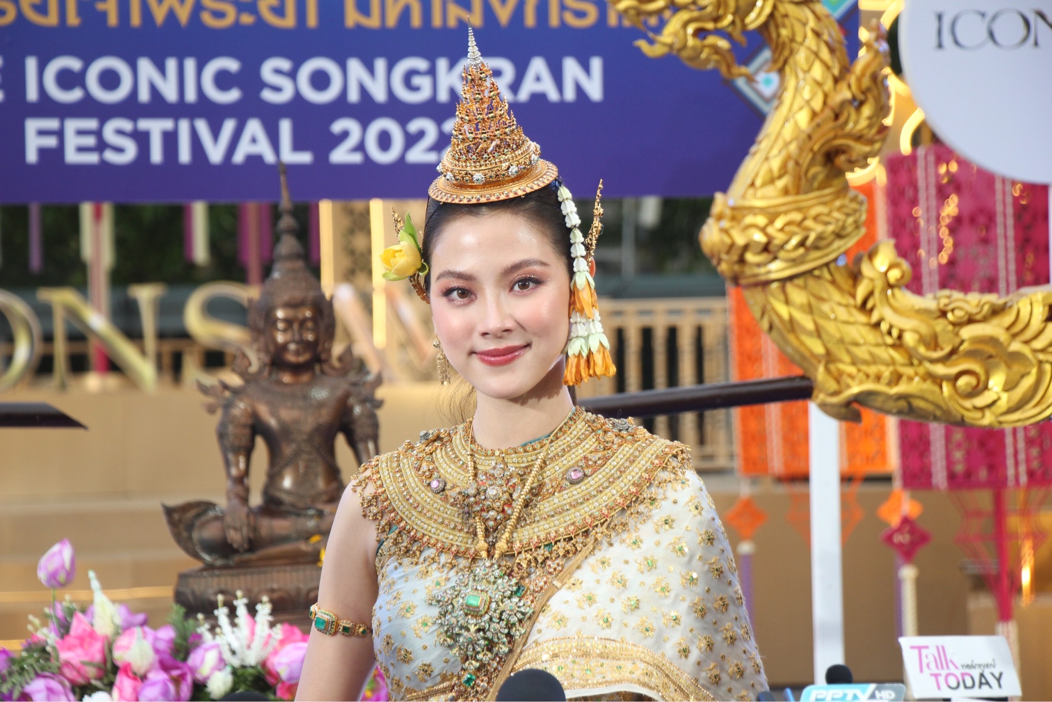 ใบเฟิร์น แปลงกายเป็นนางสงกรานต์  นางกิริณีเทวี 