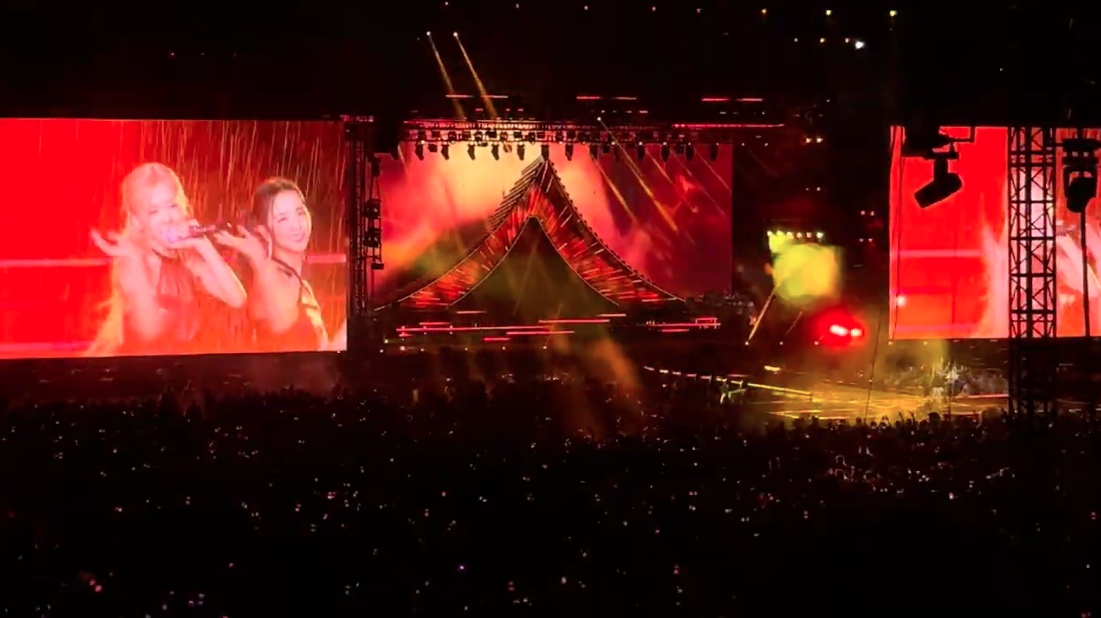 โชว์กลางสายฝน!! BLACKPINK ที่ MetLife Stadium 'เจนนี่' หวิดร่วงจากเวที โชว์กลางสายฝน!! BLACKPINK ที่ MetLife Stadium 'เจนนี่' หวิดร่วงจากเวที