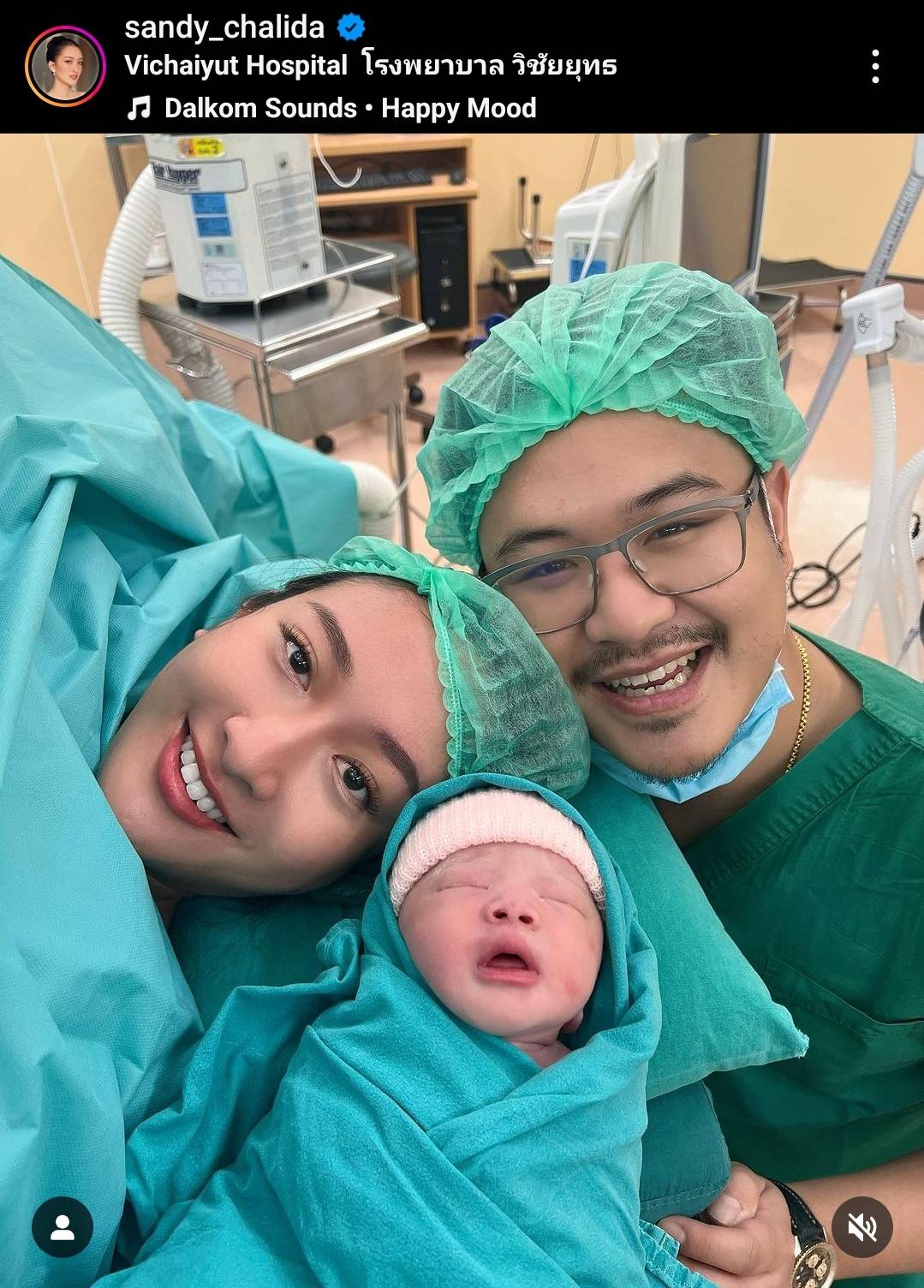 “แซนดี้ ชาลิดา” คลอดลูกสาว คนแรก ตั้งชื่อสุดน่ารัก “น้องจันทร์เจ้า” “แซนดี้ ชาลิดา” คลอดลูกสาว คนแรก ตั้งชื่อสุดน่ารัก “น้องจันทร์เจ้า”