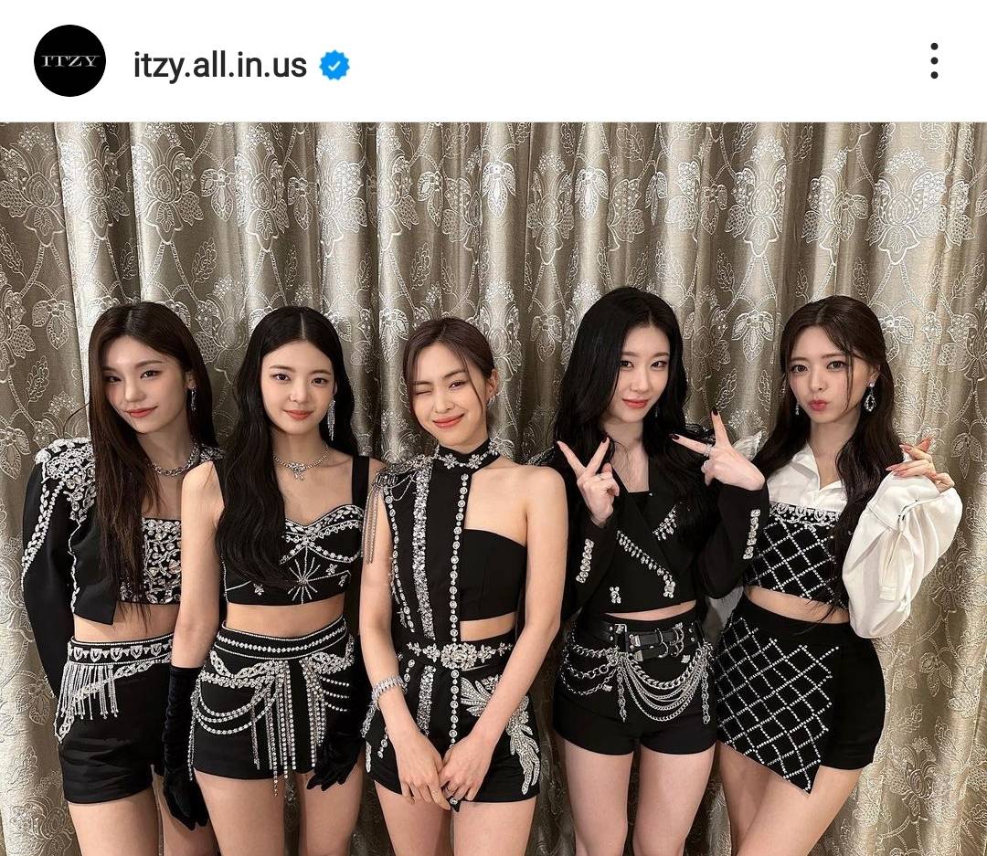 ชาวเน็ตแห่แชร์ภาพ ITZY ศิลปินไอดอลเกาหลี เที่ยวตลาดกลางคืนที่ไทย ชาวเน็ตแห่แชร์ภาพ ITZY ศิลปินไอดอลเกาหลี เที่ยวตลาดกลางคืนที่ไทย