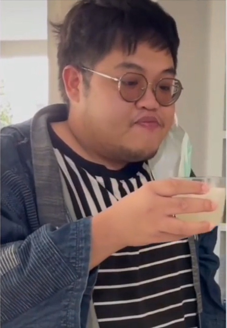 โดม จารุวัฒน์ ได้กลับบ้าน น้องชายจัดน้ำมะนาวโซดา เผยลิ้นรับรสยังไม่เต็มร้อย โดม จารุวัฒน์ ได้กลับบ้าน น้องชายจัดน้ำมะนาวโซดา เผยลิ้นรับรสยังไม่เต็มร้อย