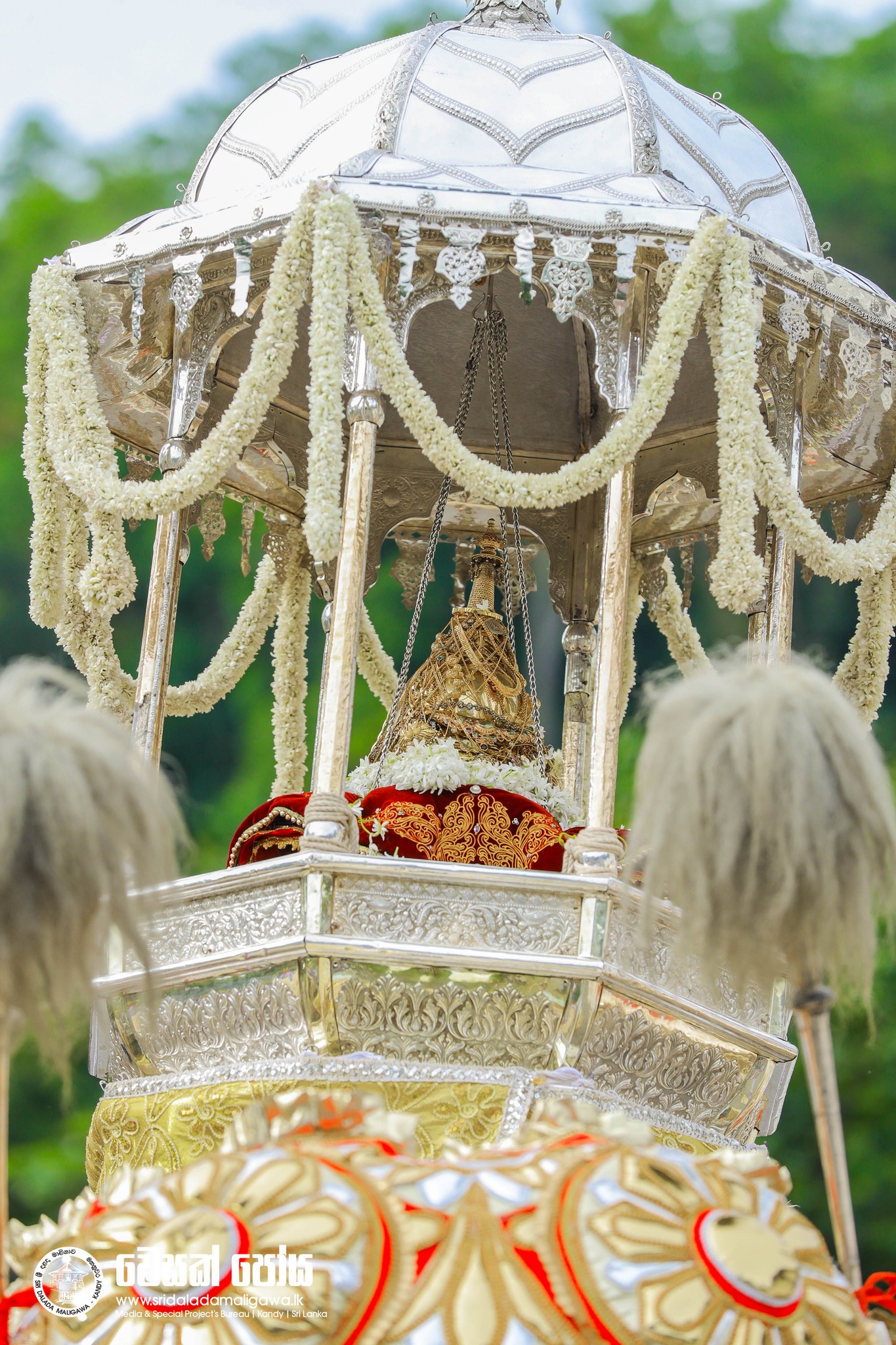 ทำความรู้จัก “วัดพระเขี้ยวแก้ว” สิ่งศักดิ์สิทธิ์คู่บ้านคู่เมืองศรีลังกา ทำความรู้จัก “วัดพระเขี้ยวแก้ว” สิ่งศักดิ์สิทธิ์คู่บ้านคู่เมืองศรีลังกา