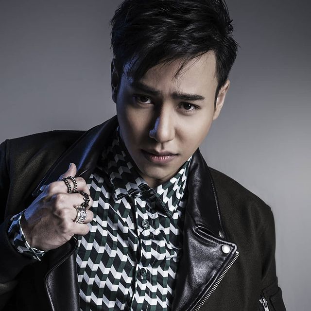 มิตร มิตรชัย ออกจากเรือนจำแล้ว ก้มกราบเท้าพ่อ-แม่ มิตร มิตรชัย ออกจากเรือนจำแล้ว ก้มกราบเท้าพ่อ-แม่