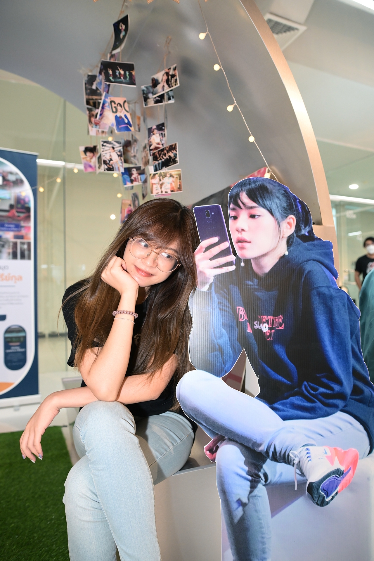 แฟนคลับใจฟู! เฌอปราง เสิร์ฟความฟินแบบใกล้ชิดในงานแฟนไซน์ครั้งแรก แฟนคลับใจฟู! เฌอปราง เสิร์ฟความฟินแบบใกล้ชิดในงานแฟนไซน์ครั้งแรก
