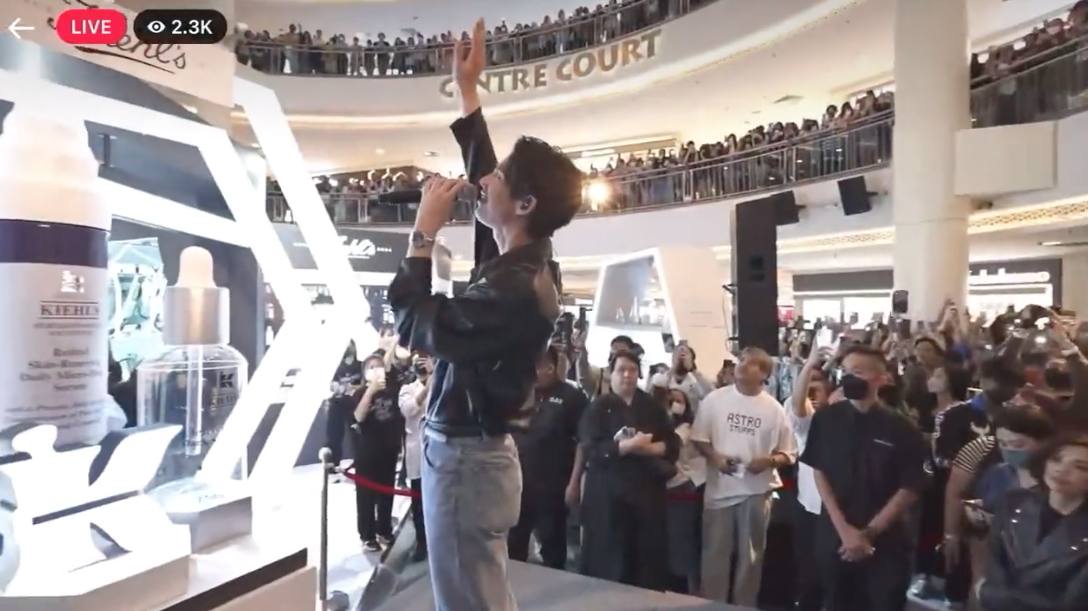 หล่อห้างแตก!! ‘ไบร์ท วชิรวิชญ์’ ลัดฟ้าเสิร์ฟฟินสบตาแฟนๆ ที่มาเลเซีย