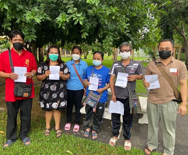 “ปู ปริศนา” เผยความรู้สึกหลังเป็นจิตอาสาช่วยเหลือผู้พิการทางสายตาได้รับวัคซีน (มีคลิป) “ปู ปริศนา” เผยความรู้สึกหลังเป็นจิตอาสาช่วยเหลือผู้พิการทางสายตาได้รับวัคซีน (มีคลิป)
