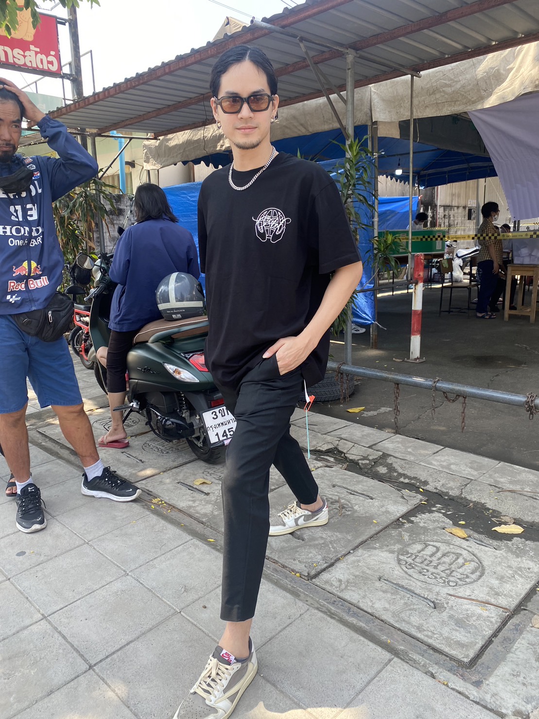 โตโน่ ภาคิน-เก้า จิรายุ ไม่พลาด เข้าคูหาใช้สิทธิลงคะแนนเลือกตั้ง โตโน่ ภาคิน-เก้า จิรายุ ไม่พลาด เข้าคูหาใช้สิทธิลงคะแนนเลือกตั้ง