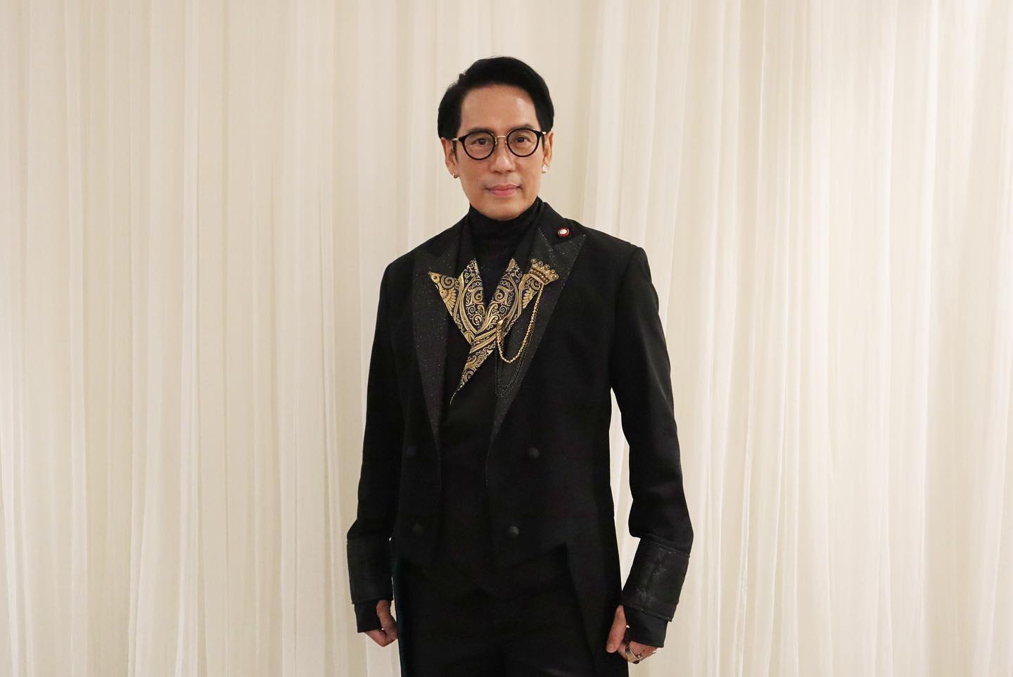 หล่อไม่เปลี่ยน!! เบิร์ด ธงไชย ลงภาพปกเพลง สบาย สบาย จนวันนั้น จนถึงวันนี้... หล่อไม่เปลี่ยน!! เบิร์ด ธงไชย ลงภาพปกเพลง สบาย สบาย จนวันนั้น จนถึงวันนี้...