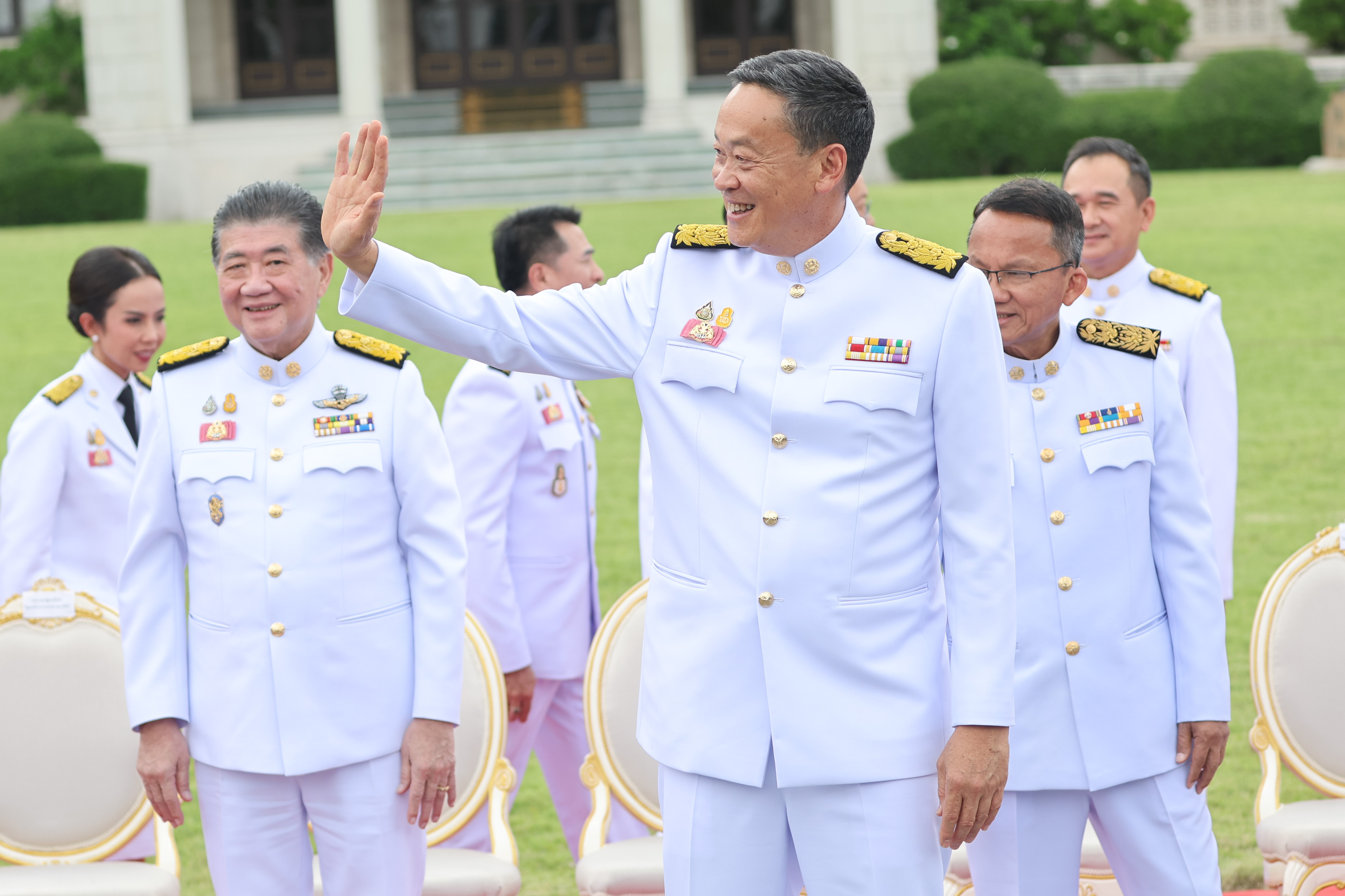 ประมวลภาพ นายกฯ นำครม.ชุดใหม่ถวายสัตย์ปฏิญาณตน-ถ่ายรูปหมู่