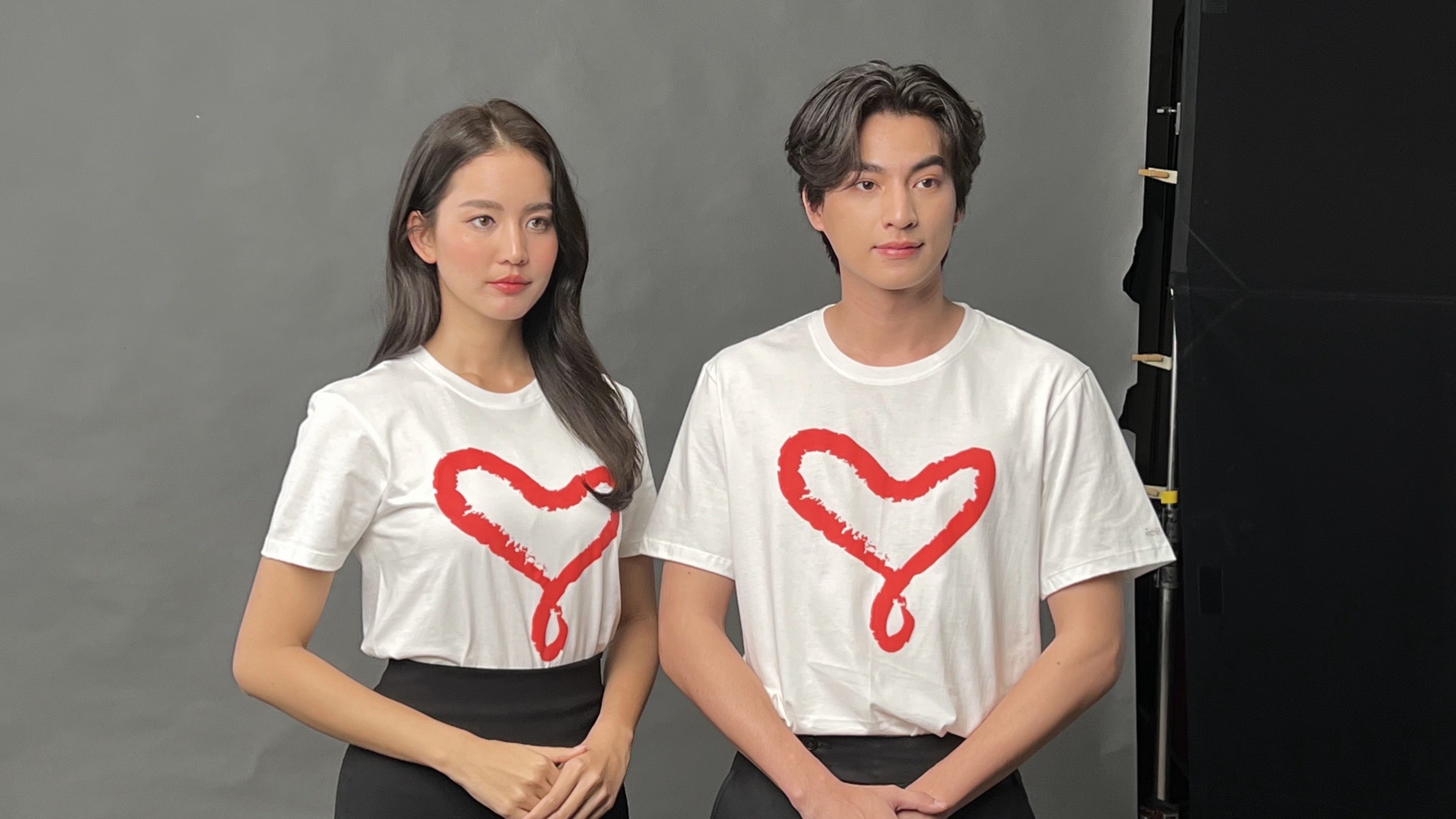 กลัฟ - โบว์ ถ่ายทำสปอตและโปสเตอร์ ประชาสัมพันธ์พร้อมกับเชิญชวนร่วมบริจาคทรัพย์เพื่อสร้างอาคารโรงพยาบาลรามาธิบดีแห่งใหม่ กลัฟ - โบว์ ถ่ายทำสปอตและโปสเตอร์ ประชาสัมพันธ์พร้อมกับเชิญชวนร่วมบริจาคทรัพย์เพื่อสร้างอาคารโรงพยาบาลรามาธิบดีแห่งใหม่