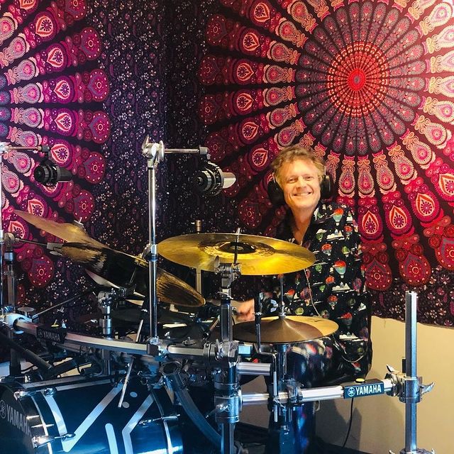 วัยรุ่นดักทำร้าย!! ‘ริก อัลเลน’ มือกลองแขนเดียววง Def Leppard ล้มศีรษะกระแทกพื้น วัยรุ่นดักทำร้าย!! ‘ริก อัลเลน’ มือกลองแขนเดียววง Def Leppard ล้มศีรษะกระแทกพื้น