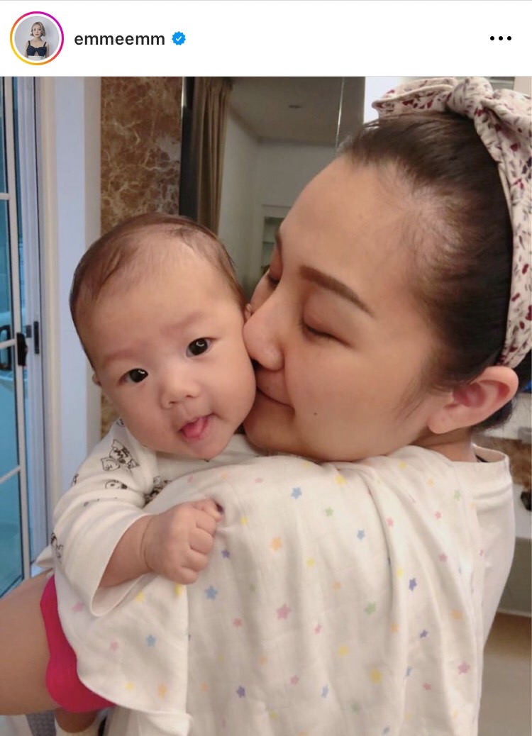  เอ็ม บุษราคัม อวยพรวันเกิดลูกสาว ขอให้เดินหน้าอย่างมีคุณค่าสมเป็น นาฬิกา ของพ่อแม่ 