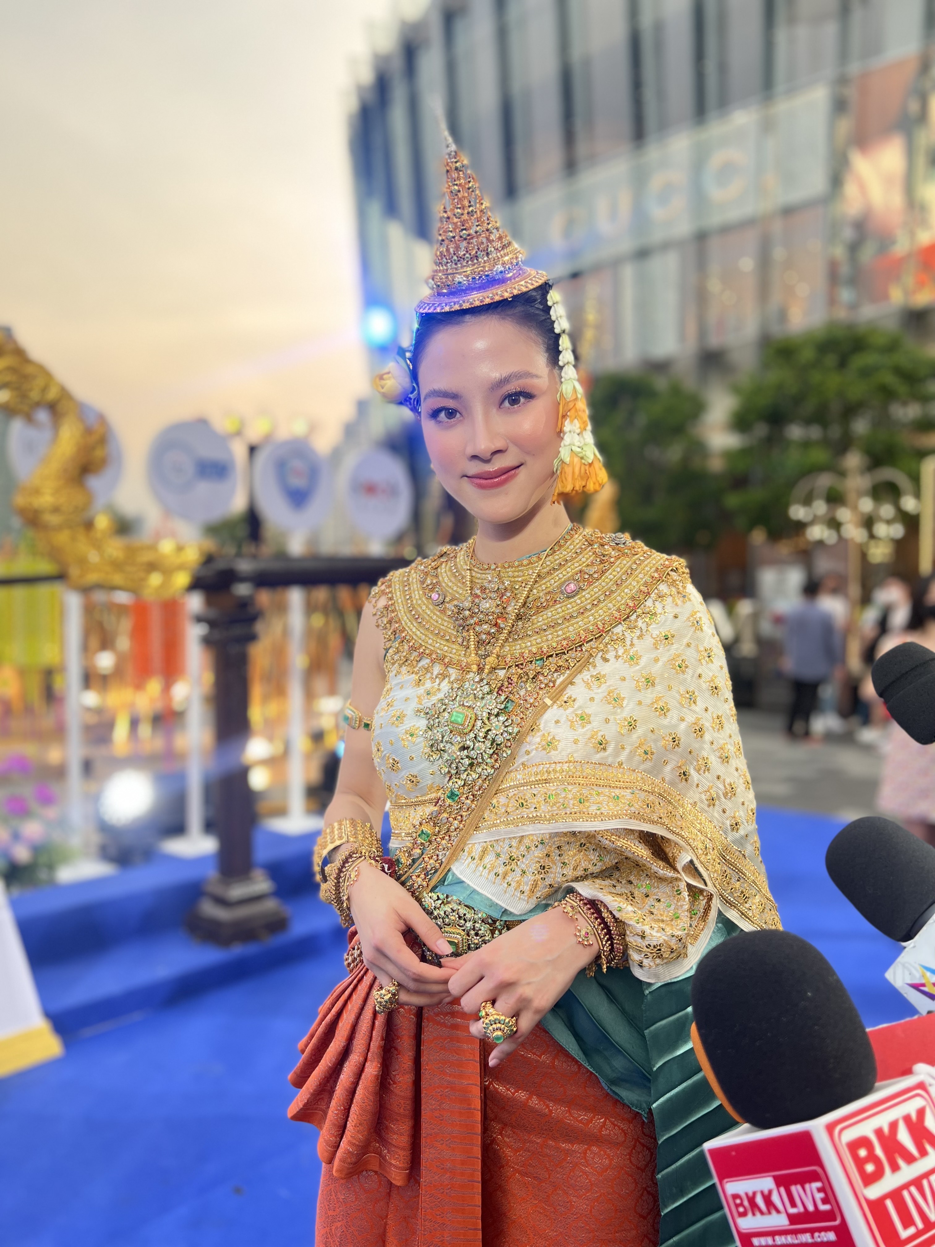 ใบเฟิร์น แปลงโฉมเป็นนางสงกรานต์ นางกิริณีเทวี ใบเฟิร์น แปลงโฉมเป็นนางสงกรานต์ นางกิริณีเทวี