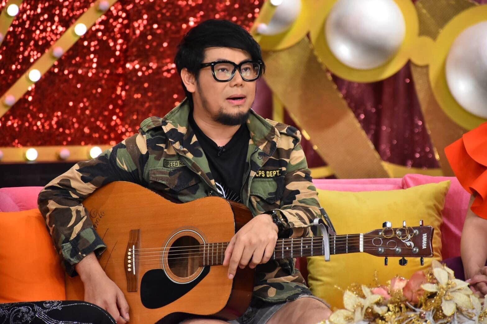 เพชร สหรัตน์ โพสต์เศร้าถึง ครูโม พงษธร นักแสดงเอ็มวีเพลงลุกทุ่ง ก.ข.ค. ฮีทสโตรกเสียชีวิต