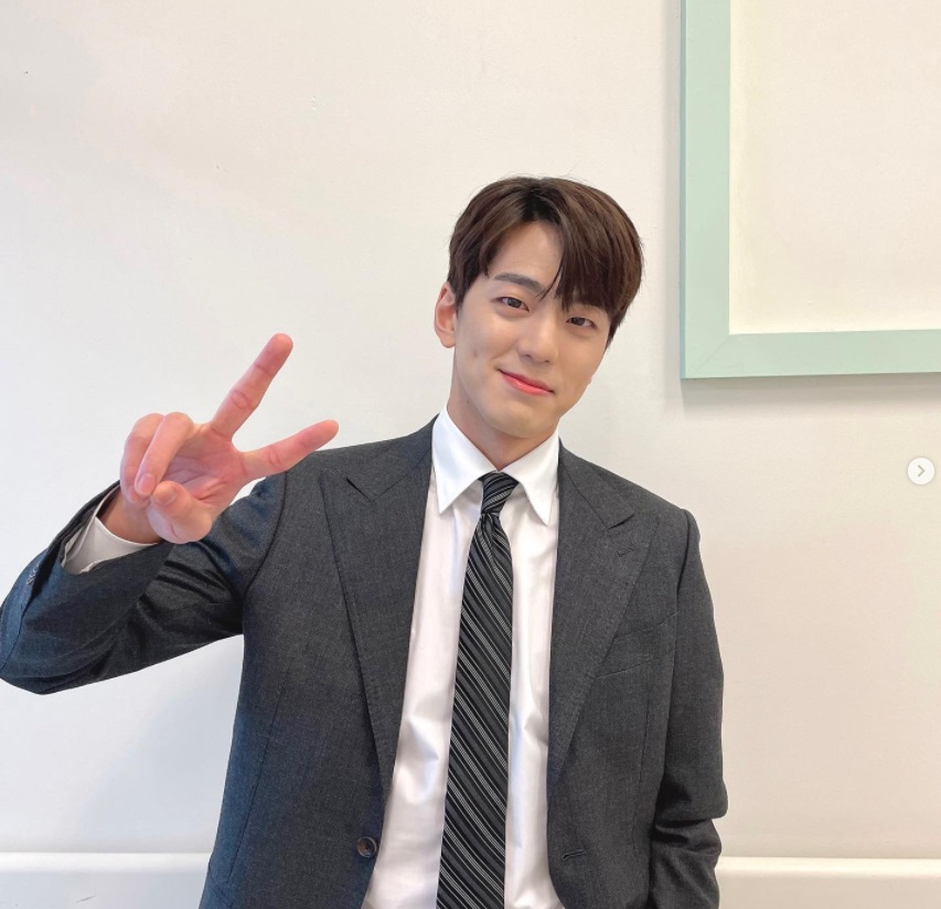 เปิดประวัติ คิมมินกยู หนุ่มหล่อลักยิ้มหวาน กับบทบาทเลขาชาที่กำลังขโมยหัวใจสาวๆ เปิดประวัติ คิมมินกยู หนุ่มหล่อลักยิ้มหวาน กับบทบาทเลขาชาที่กำลังขโมยหัวใจสาวๆ