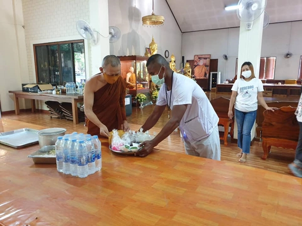 บัวขาว ปฏิบัติธรรมในวันเกิด บัวขาว ปฏิบัติธรรมในวันเกิด