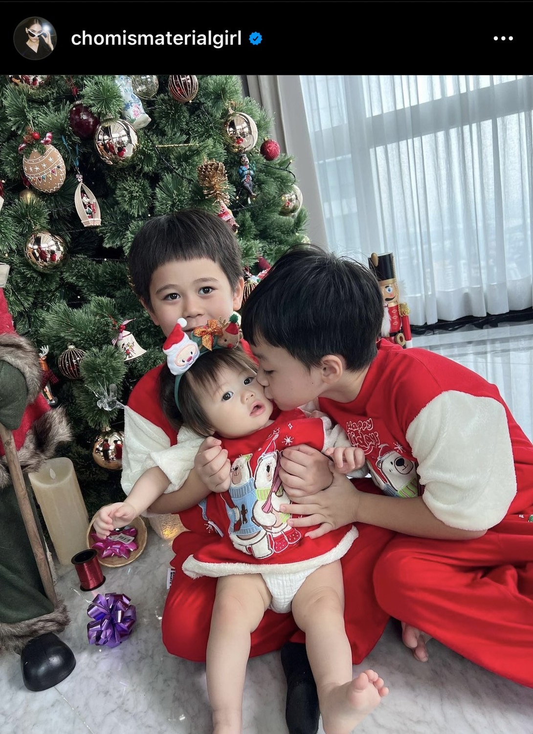 ทายาทหมื่นล้าน น้องพายุ ลูกชายพ่อน็อต-แม่ชม หอบฟางทำงานอย่างเซียน! ทายาทหมื่นล้าน น้องพายุ ลูกชายพ่อน็อต-แม่ชม หอบฟางทำงานอย่างเซียน!