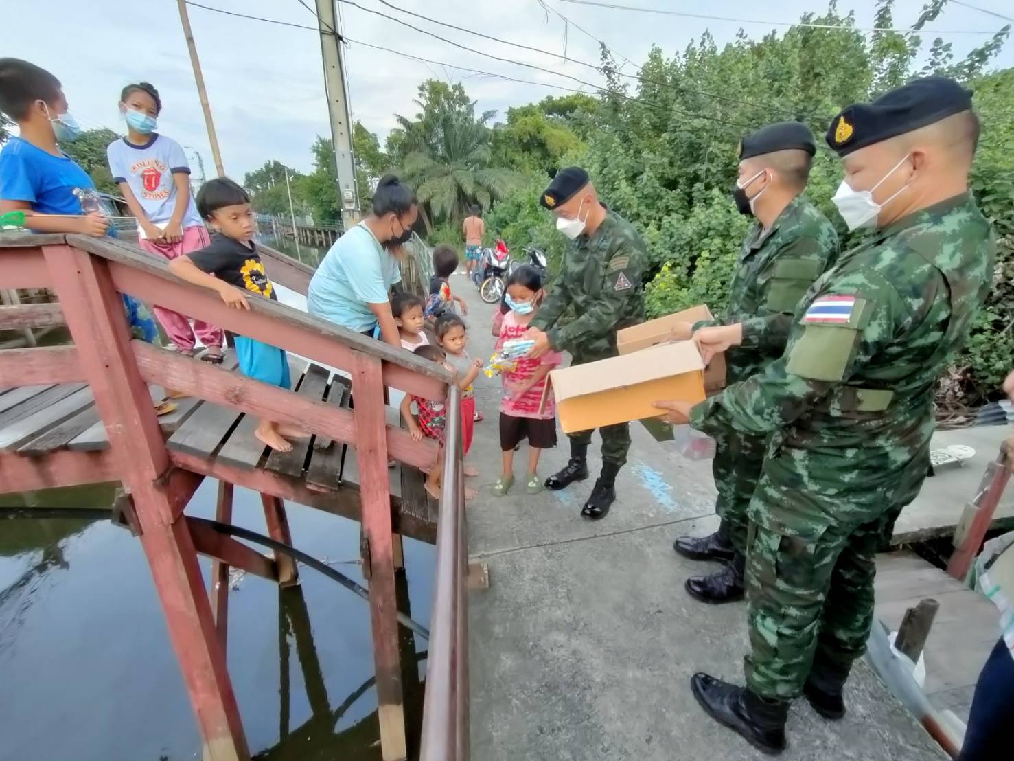 กองทัพไทย เข้มแคมป์คนงาน หลังรัฐคลายมาตรการโควิด กองทัพไทย เข้มแคมป์คนงาน หลังรัฐคลายมาตรการโควิด