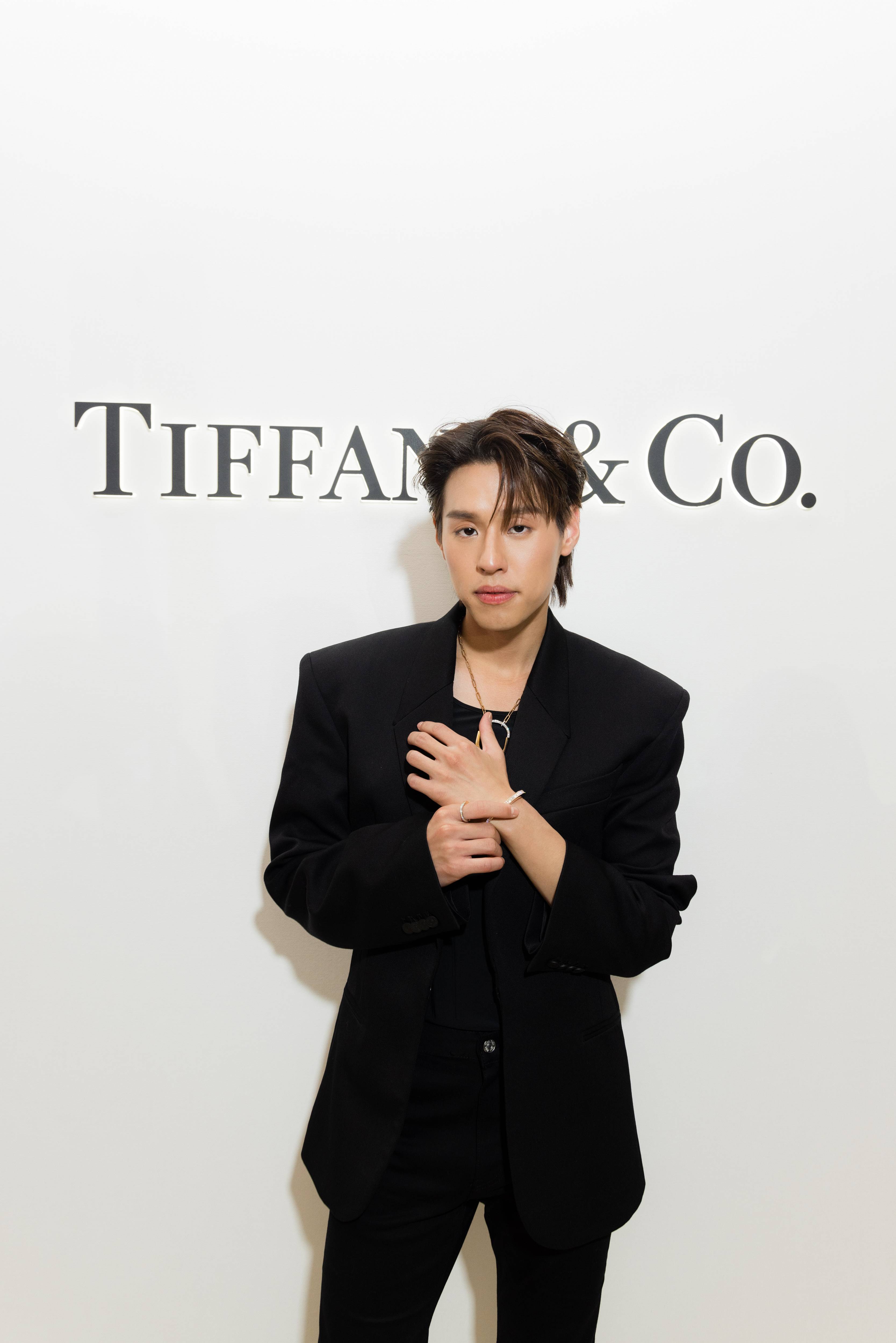 เปิดลุคสุดจึ้ง!! 'พีพี - บิวกิ้น - ไมค์ พิรัชต์' ร่วมอีเวนต์ Tiffany & Co. ในไทย เปิดลุคสุดจึ้ง!! 'พีพี - บิวกิ้น - ไมค์ พิรัชต์' ร่วมอีเวนต์ Tiffany & Co. ในไทย