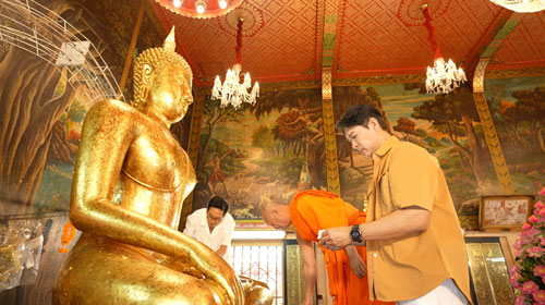 “หนุ่มแท่ง อารามทัวร์” พากราบ “หลวงพ่อโต” พระพุทธรูปคู่เมืองชาวบางพลี “หนุ่มแท่ง อารามทัวร์” พากราบ “หลวงพ่อโต” พระพุทธรูปคู่เมืองชาวบางพลี