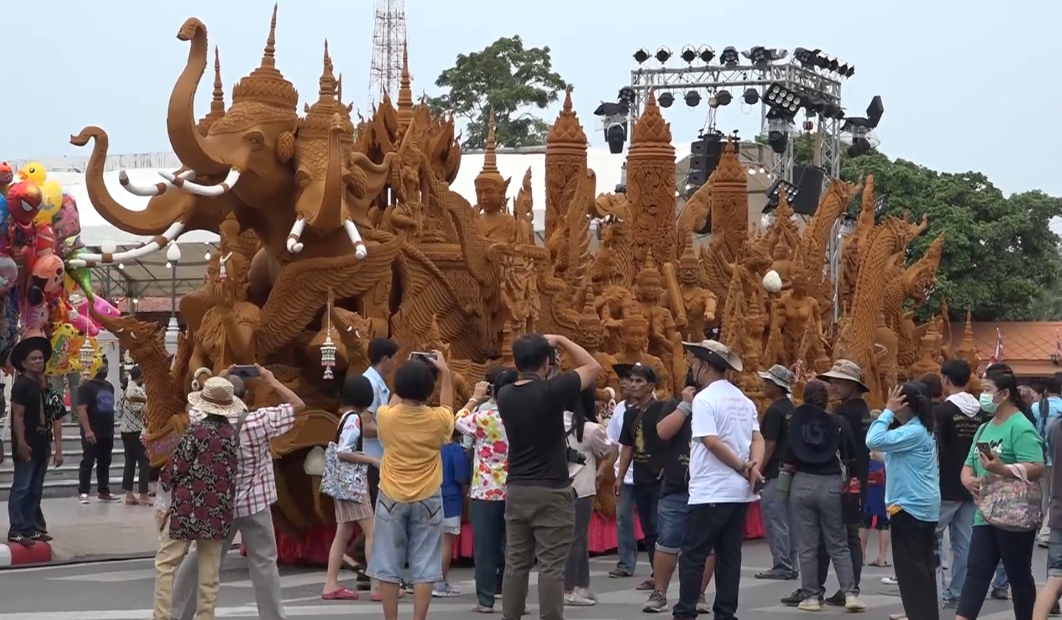 เปิดภาพ “แห่เทียนพรรษาโคราช” จัดยิ่งใหญ่อลังการ นทท.ร่วมงานคึกคัก เปิดภาพ “แห่เทียนพรรษาโคราช” จัดยิ่งใหญ่อลังการ นทท.ร่วมงานคึกคัก