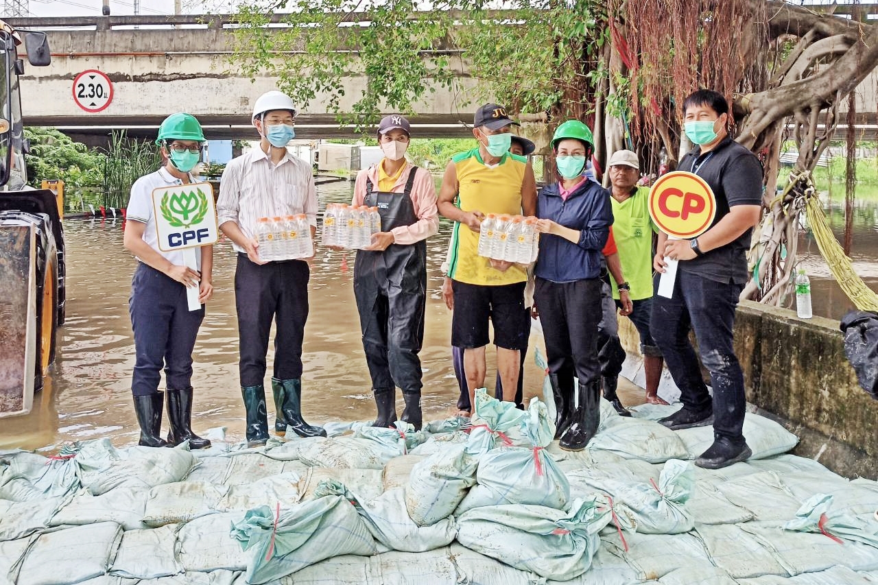  ซีพีเอฟ รุดช่วยชาวชลบุรี-ระยอง-บางนา-มีนบุรี สู้ภัยน้ำท่วม