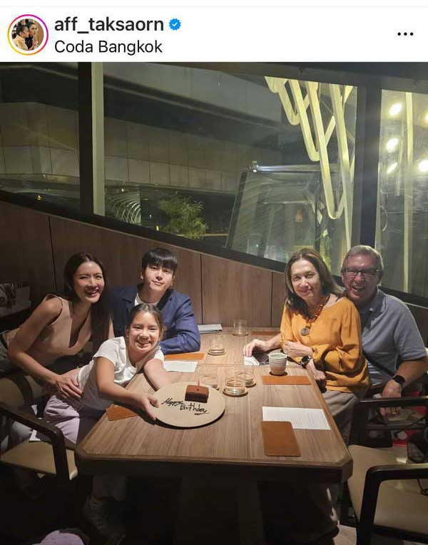 แอฟ ทักษอร ควง นนกุล ดินเนอร์พร้อมหน้าครอบครัว ลงแคปชั่นสุดฟิน! แอฟ ทักษอร ควง นนกุล ดินเนอร์พร้อมหน้าครอบครัว ลงแคปชั่นสุดฟิน!