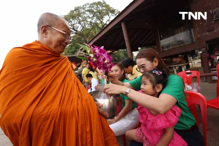 “วันช้างไทย” แลเพนียด ทำบุญ-เลี้ยงอาหารช้าง เพื่อเป็นสิริมงคล “วันช้างไทย” แลเพนียด ทำบุญ-เลี้ยงอาหารช้าง เพื่อเป็นสิริมงคล