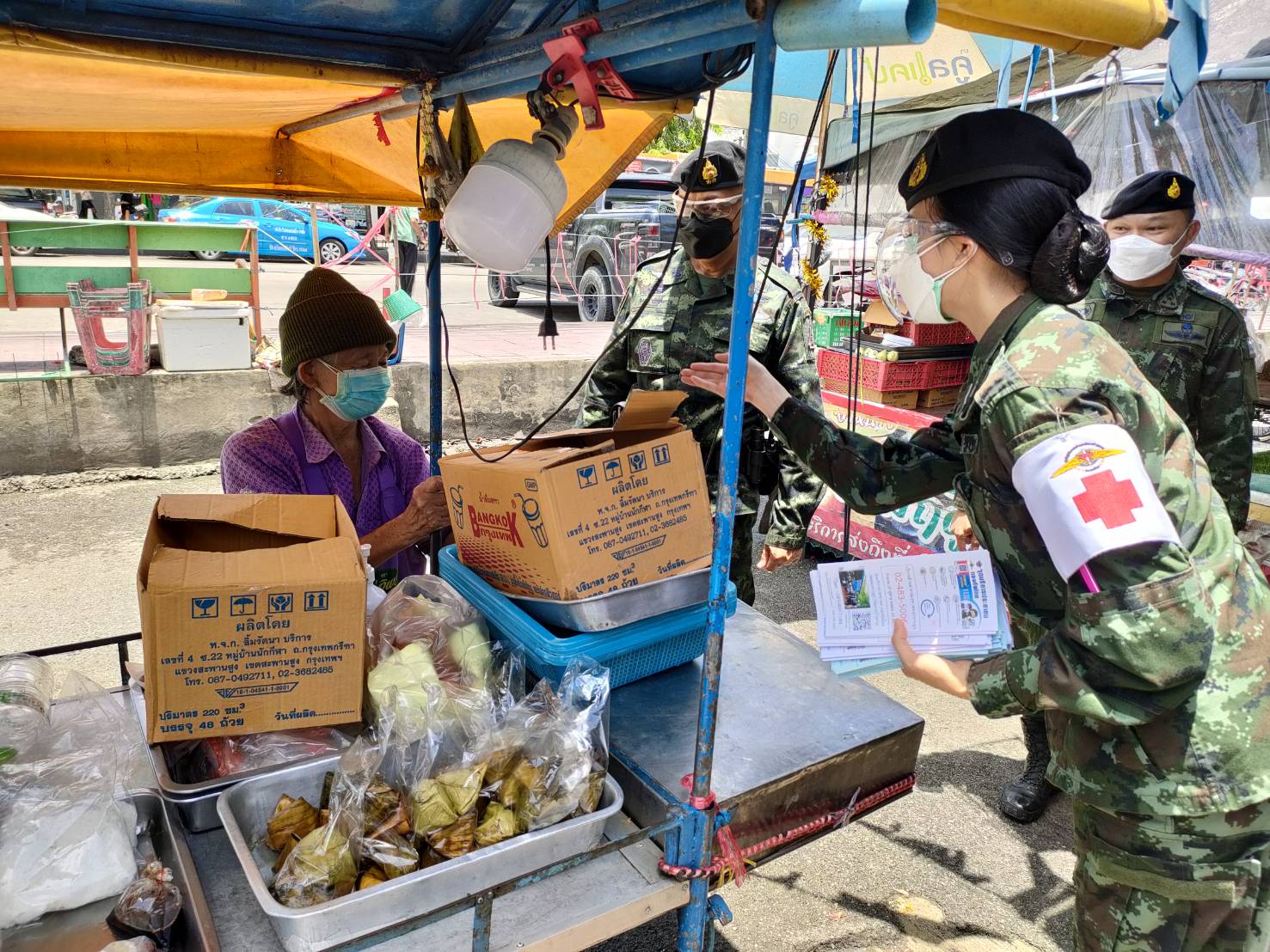 กองทัพไทย ปฎิบัติการเชิงรุกช่วยประชาชน-นำผู้ป่วยโควิดส่ง รพ. กองทัพไทย ปฎิบัติการเชิงรุกช่วยประชาชน-นำผู้ป่วยโควิดส่ง รพ.