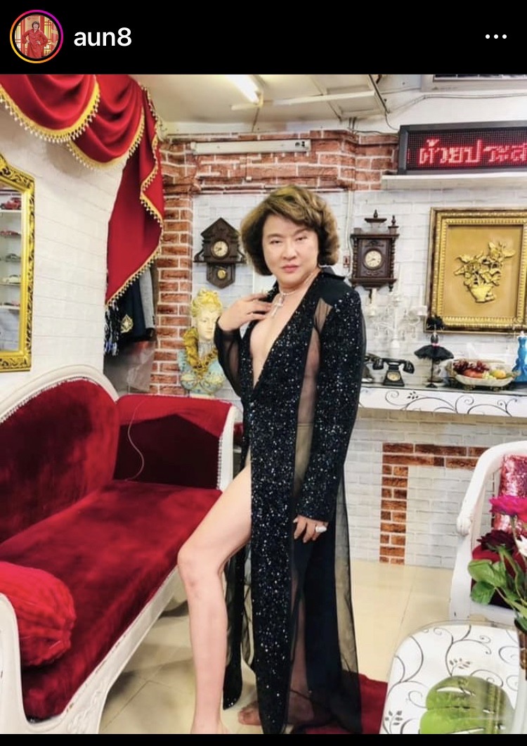 “อ้วน รีเทิร์น” เผยแผลที่มือดีขึ้นแล้ว หลังวิดหนีอูฐที่ประเทศโอมาน “อ้วน รีเทิร์น” เผยแผลที่มือดีขึ้นแล้ว หลังวิดหนีอูฐที่ประเทศโอมาน